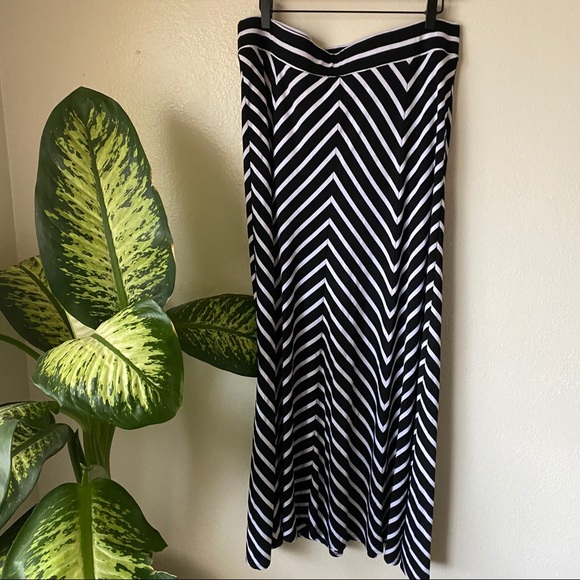 Torrid | Chevron Striped Maxi Skirt - Picture 2 of 7